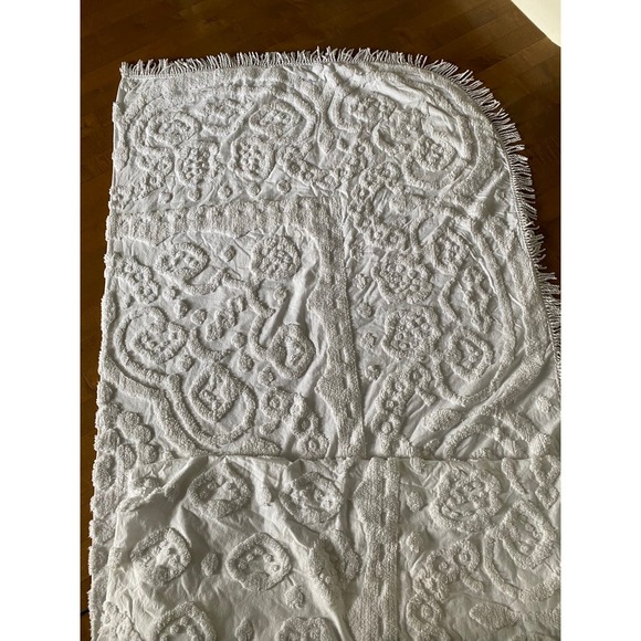 Columbine Cody Home Collection white chenille bedspread fringe full bed - Picture 2 of 12